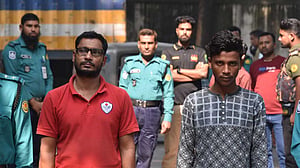 ঢাকায় বোমাবাজি ও বাসে আগুনের অভিযোগে গ্রেপ্তার ২