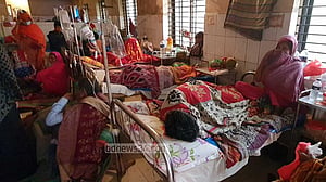 ফরিদপুরে হঠাৎ বেড়েছে ডায়রিয়া রোগী, স্যালাইন সংকট