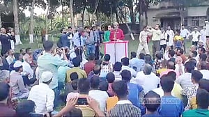 ‘বর্জন ভুল’ বলে ভোটে বিএনপির সাবেক এমপি আখতারুজ্জামান