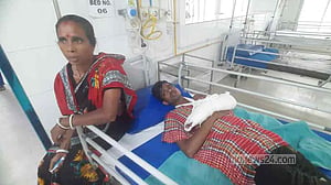 ‘রাজনীতির আগুনে’ কাতরাচ্ছেন দগ্ধরা, পাশে নেই কেউ