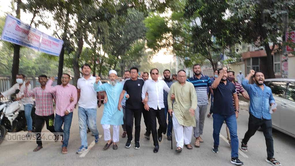 রিজভীর ঝটিকা মিছিলে ঢাকায় অবরোধ শুরু
