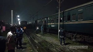 এবার ঈশ্বরদীতে ট্রেনে আগুন