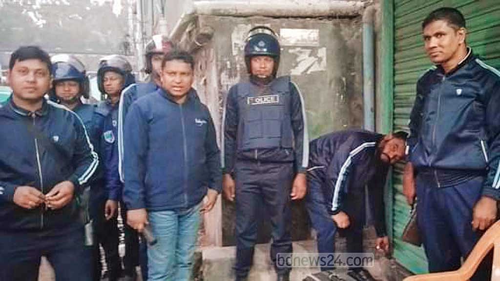 বেনাপোলে ভ্রমণকর জালিয়াতির অভিযোগে ১০ দোকানে তালা