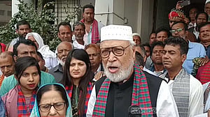 প্রার্থী হয়ে কাদের সিদ্দিকী বললেন, প্রধানমন্ত্রীর অধীনে নির্বাচনে যাচ্ছি না