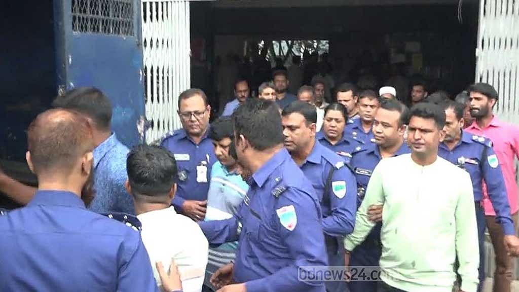 সাড়ে ৭২ কেজি সোনা পাচারের দায়ে তিনজনের মৃত্যুদণ্ড