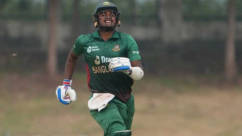 আশিকুরের সেঞ্চুরিতে যুবাদের প্রথম জয়