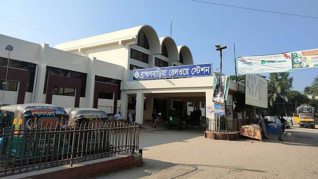 ২ ঘণ্টা পর ঢাকার সঙ্গে চট্টগ্রাম-সিলেটের ট্রেন স্বাভাবিক