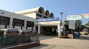 ২ ঘণ্টা পর ঢাকার সঙ্গে চট্টগ্রাম-সিলেটের ট্রেন স্বাভাবিক