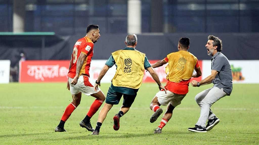 জিতলেও আগে গোল হজম নিয়ে চিন্তিত ব্রুসন