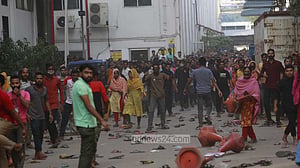 গাজীপুরে পুলিশের গাড়ি ভাঙচুর মামলায় আসামি ৪ হাজার, গ্রেপ্তার ১১ 