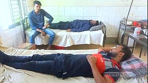 ঠাকুরগাঁওয়ে হাতবোমা বিস্ফোরণে ২ পুলিশ সদস্য আহত, আটক ৩