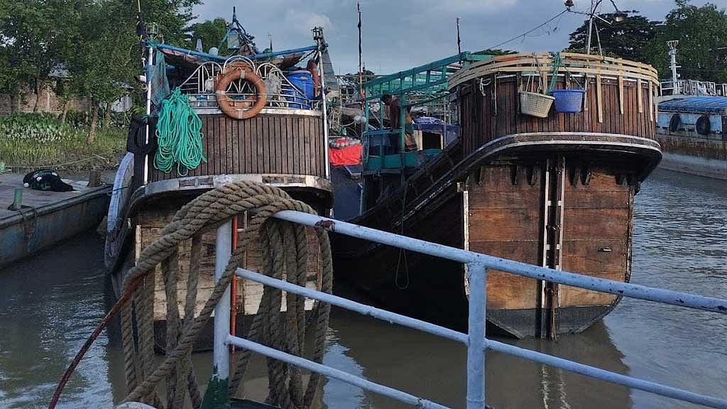 বরগুনায় ঘাটে ফেরেনি ৩ শতাধিক জেলেসহ ২০ ট্রলার