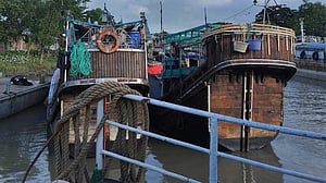 বরগুনায় ঘাটে ফেরেনি ৩ শতাধিক জেলেসহ ২০ ট্রলার