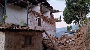 নেপালের ভূমিকম্পে মৃত্যু বেড়ে ১৫৭, জীবিতদের উদ্ধারের চেষ্টা