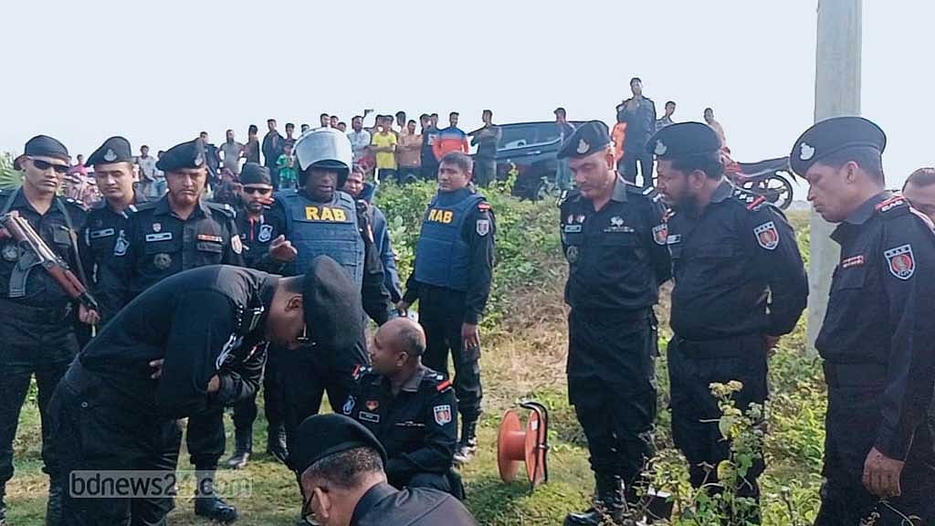 সাতক্ষীরায় রাস্তায় মিলল ১৮ হাতবোমা, করা হল নিষ্ক্রিয়