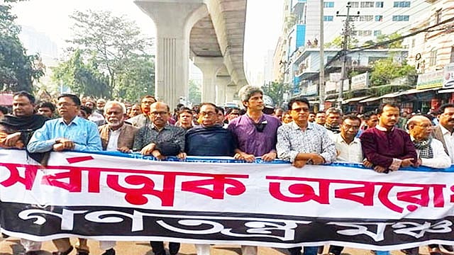 ১৭ তারিখ কী হয় দেখবেন: মান্না
