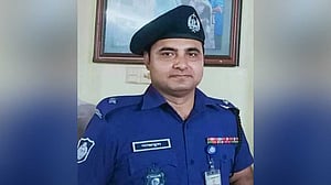 গোলাপের প্রতি পক্ষপাতের অভিযোগের পর ওসি প্রত্যাহার