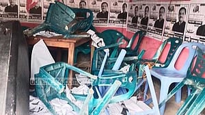 জাফর উল্যাহর নির্বাচনি ক্যাম্প ভাঙচুরের অভিযোগ নিক্সন সমর্থকদের বিরুদ্ধে