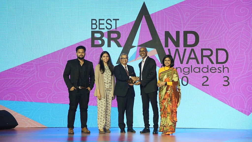 বেস্ট ব্র্যান্ড অ্যাওয়ার্ড পেল দারাজ