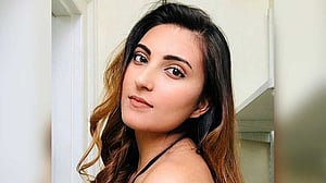 ‘জামাল কুদু’ গানে কে এই সুন্দরী?