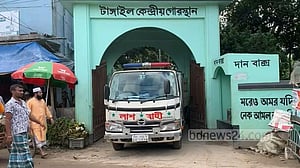 স্ত্রীর পাশেই চিরনিদ্রায় শায়িত হলেন পরিচালক সোহানুর রহমান সোহান