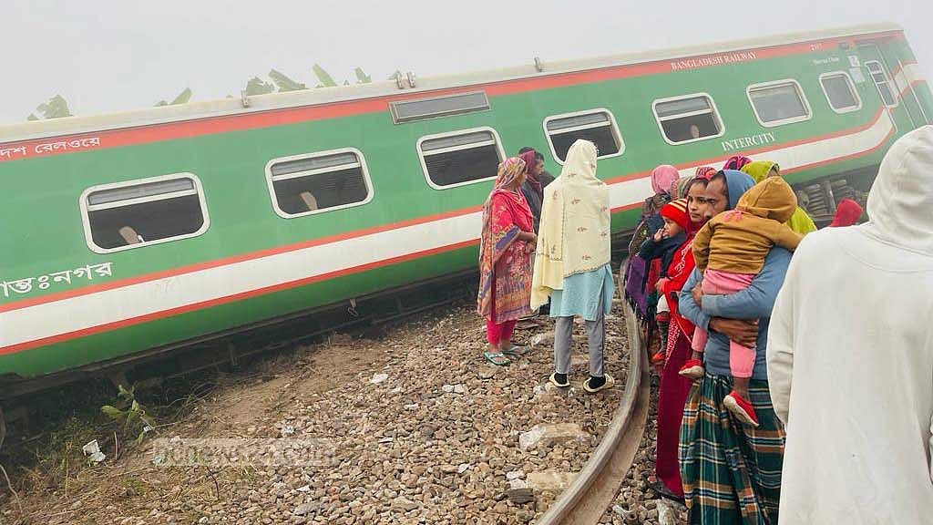 গাজীপুরে রেলে নাশকতা: আহতদের মধ্যে তিনজনের অবস্থা গুরুতর