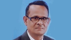 ঝিনাইদহ-১: নৌকার আব্দুল হাইয়ের বিরুদ্ধে মামলা করার নির্দেশনা
