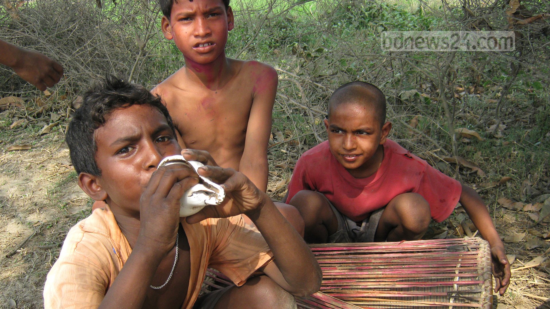 আদিবাসী জীবনকথা: বর্ণহীন ভাষার ছন্দ