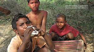 আদিবাসী জীবনকথা: বর্ণহীন ভাষার ছন্দ