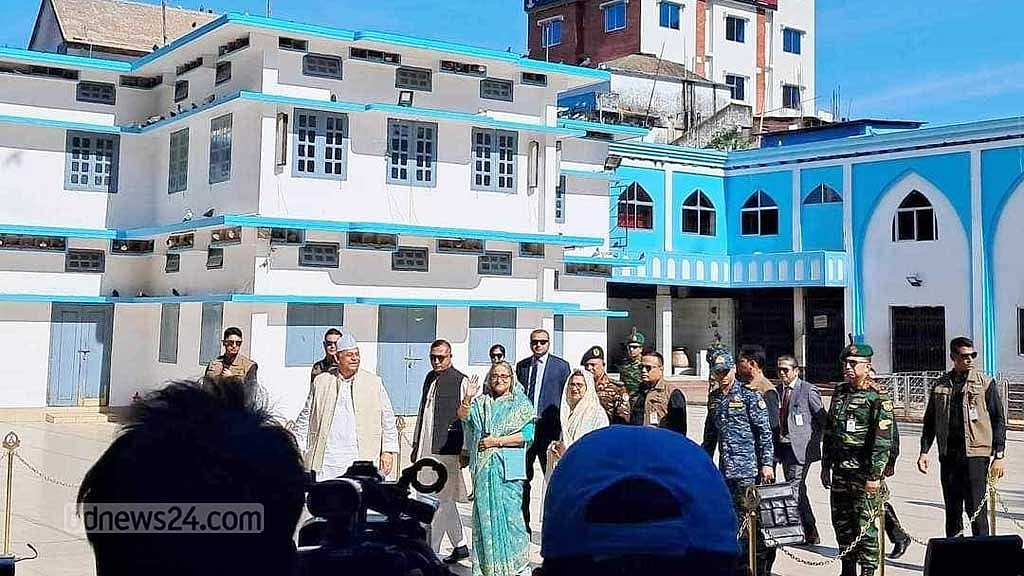 নির্বাচন না করলে নাই, আগুন দিয়ে মানুষ মারবে কেন: শেখ হাসিনা
