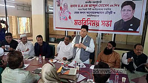 কেন্দ্রে ভোটার আনতে কাউন্সিলরদের দুয়ারে মোমেন