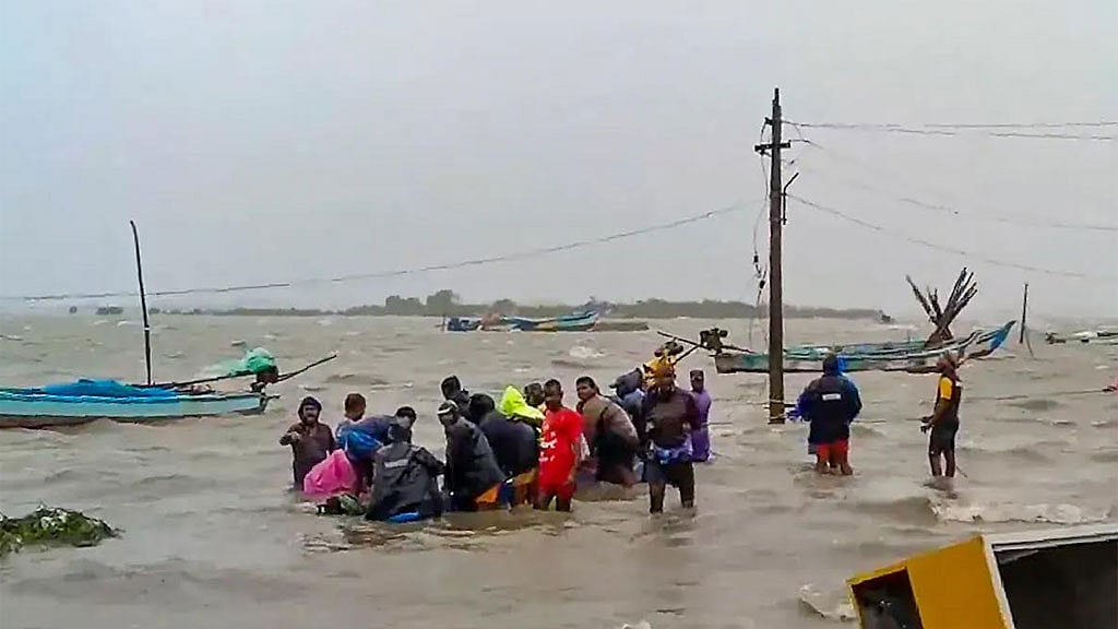 অন্ধ্রে আঘাত হানতে যাচ্ছে ঘূর্ণিঝড় মিগযাউম, চেন্নাইয়ে ৮ মৃত্যু