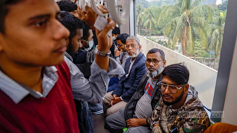 বিএনপির চলা অবরোধের মধ্যে মেট্রোরেলে যাত্রীদের চাপ বেড়েছে অনেক।