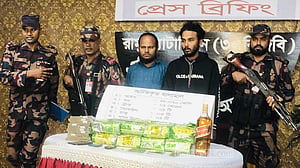 রামুতে লবণের ট্রাকে কোটি টাকার আইস, আটক ২