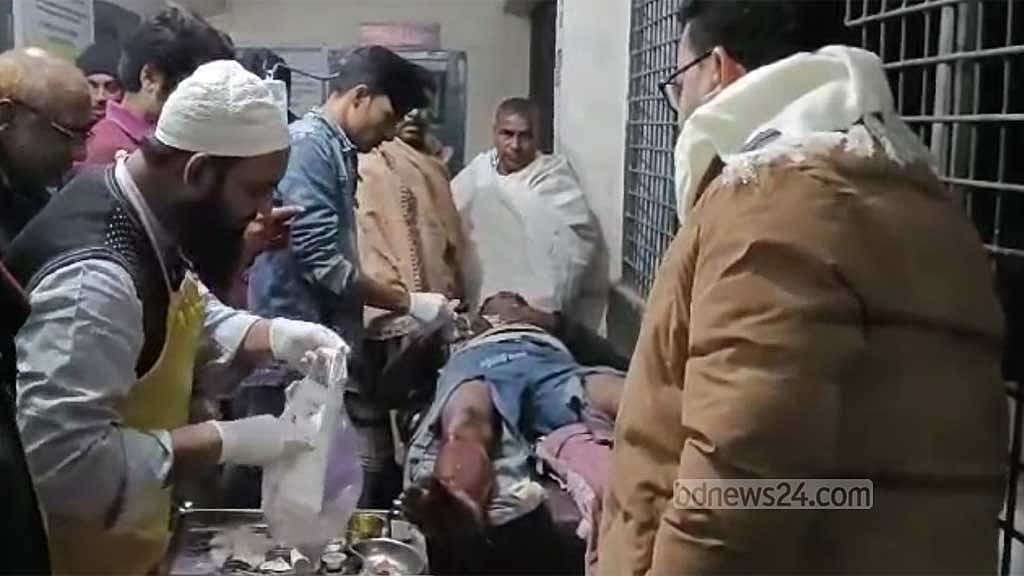 নাটোরে স্বতন্ত্রের ২ কর্মীর হাত-পা ‘ভেঙে দিল’ নৌকার সমর্থকরা