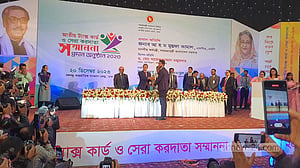 সেরা করদাতার সম্মাননা নিলেন মাহমুদুল্লাহ, ববিতা, মমতাজ