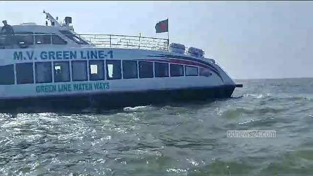 সেন্ট মার্টিনের পথে ডুবোচরে আটকা জাহাজ, ৪৪ যাত্রী উদ্ধার