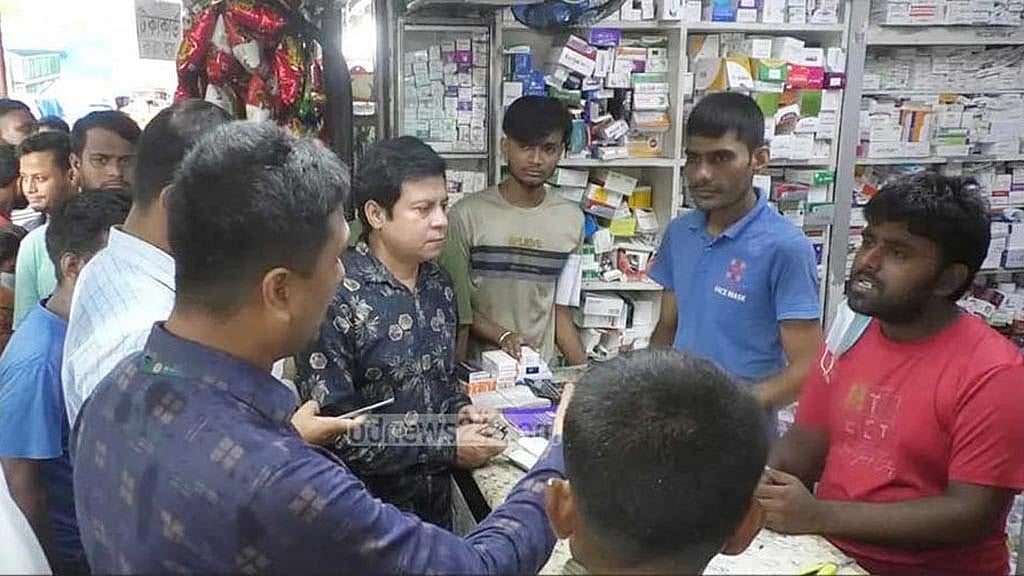 ৮৭ টাকার স্যালাইন ৩০০ টাকায় বিক্রি, ২০ হাজার টাকা জরিমানা