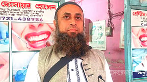 হেঁটে হজের পথে টেকনাফের শিক্ষক জামিল