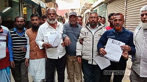 বরিশালে ভোট বর্জনের লিফলেট বিতরণকালে বিএনপির নেতা গ্রেপ্তার
