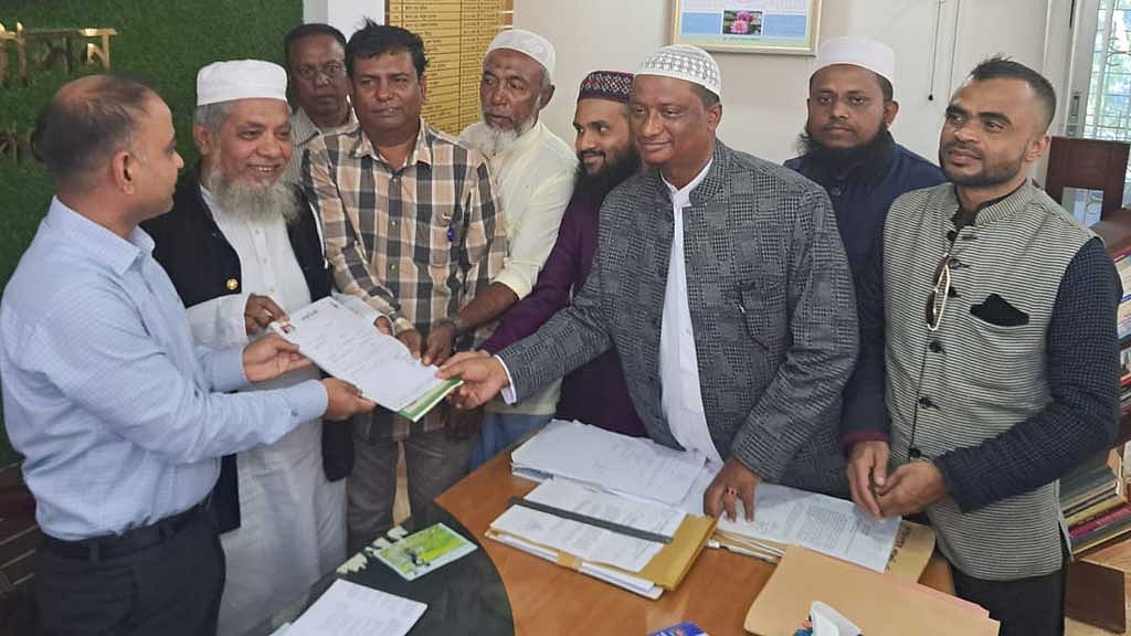 আশ্বাসে ভোটে শাহীনুর পাশা, ‘দূরদর্শিতার অভাবে’ তৃণমূলে