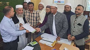 আশ্বাসে ভোটে শাহীনুর পাশা, ‘দূরদর্শিতার অভাবে’ তৃণমূলে