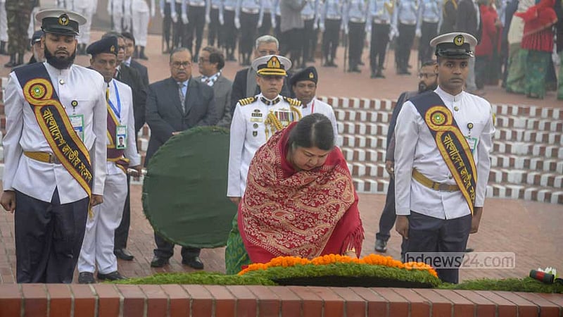 বিজয় দিবসে শনিবার সকালে জাতীয় স্মৃতিসৌধে শ্রদ্ধা নিবেদন করেন স্পিকার শিরীন শারমিন চৌধুরী।