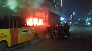 তেজগাঁওয়ে বাসে আগুন
