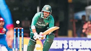 জাকিরের ১ রানের আক্ষেপ, নাঈমের ৪ উইকেট