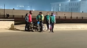 ৩০০ ফুট সড়কে ‘বিশৃঙ্খলা’ ঠেকাতে অভিযান