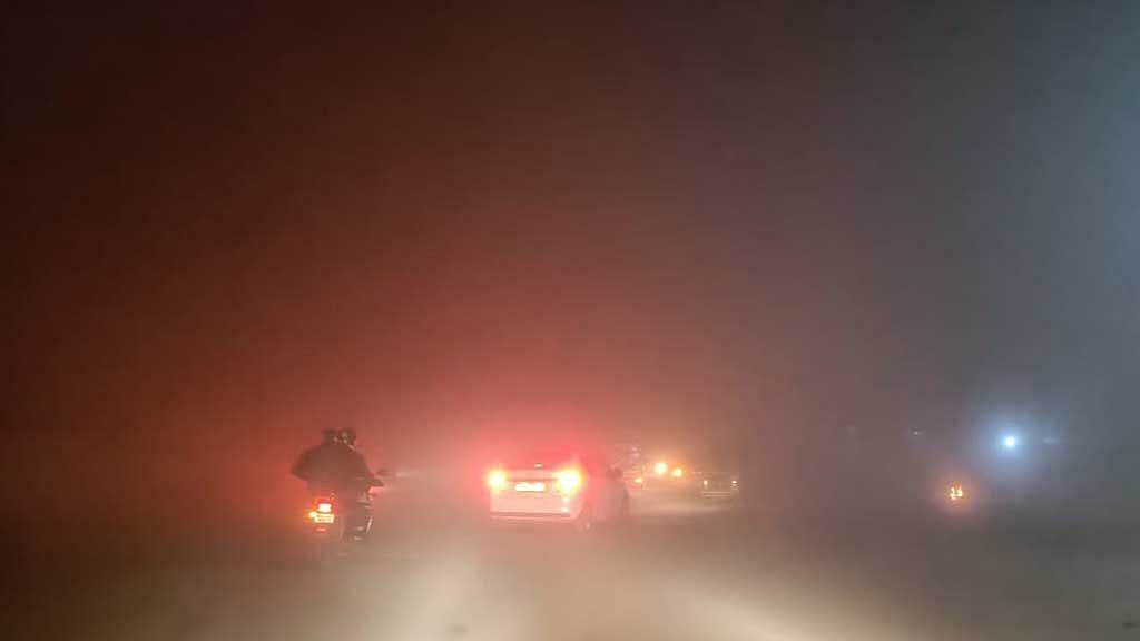 দিল্লিতে অতি ঘন কুঁয়াশায় ট্রেন-ফ্লাইট চলাচলে বিঘ্ন
