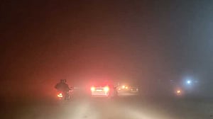 দিল্লিতে অতি ঘন কুঁয়াশায় ট্রেন-ফ্লাইট চলাচলে বিঘ্ন