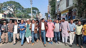 নৌকার শামীম হকের প্রার্থিতা ফেরায় নেতাকর্মীদের আনন্দ মিছিল