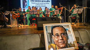 ‘প্রাণের প্রদীপ মোবাশ্বের হোসেন আলো দিচ্ছেন আজও’